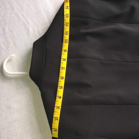 Classic  Doncaster piece! Sharp looking blazer. - Picture 4 of 8